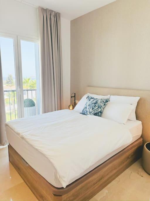 Oceanview Luxury Penthouse Apartment เอสเตโปนา ภายนอก รูปภาพ