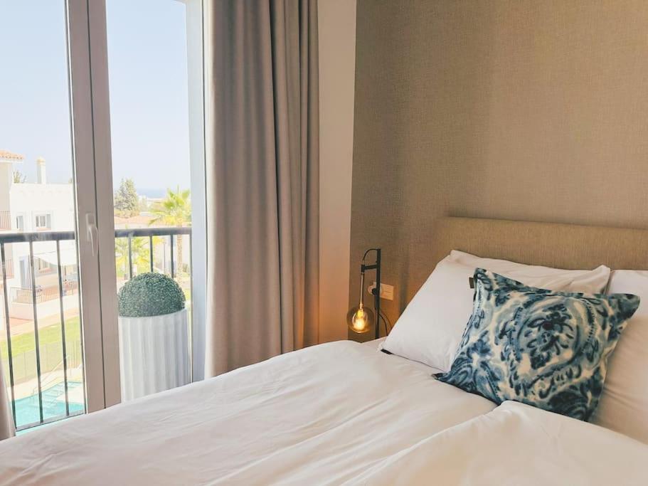 Oceanview Luxury Penthouse Apartment เอสเตโปนา ภายนอก รูปภาพ